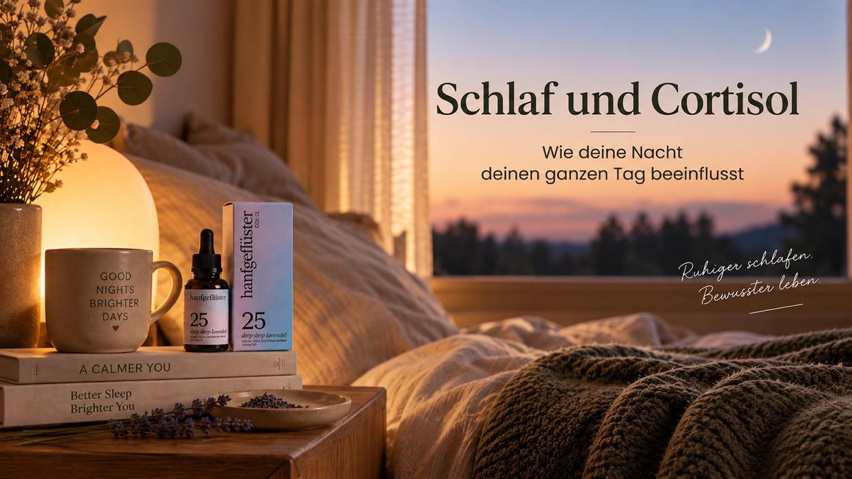 Hanfgeflüster Deep Sleep CBD Öl mit Lavendel auf einem Nachttisch in gemütlichem Schlafzimmer bei Sonnenuntergang – Schlaf und Cortisol